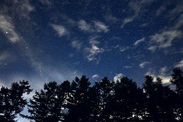 煌く満天の星空